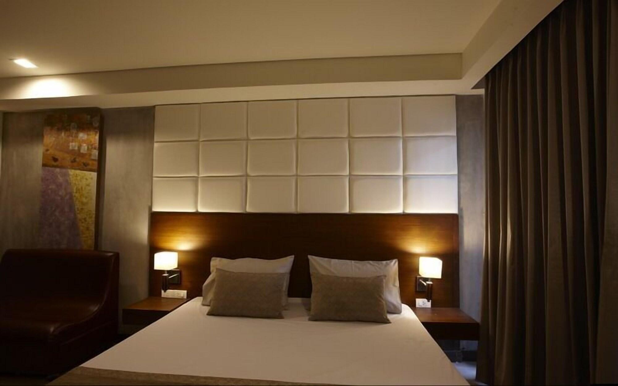 Collection O The Bangkok Cha Cha Suite Екстер'єр фото