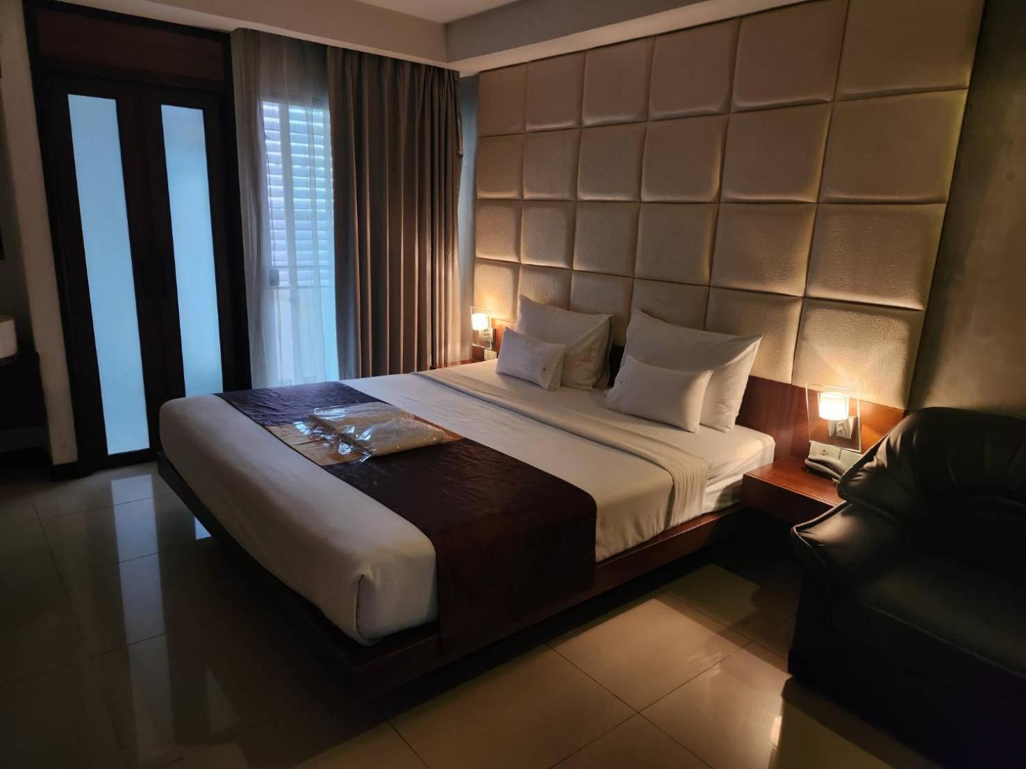 Collection O The Bangkok Cha Cha Suite Екстер'єр фото