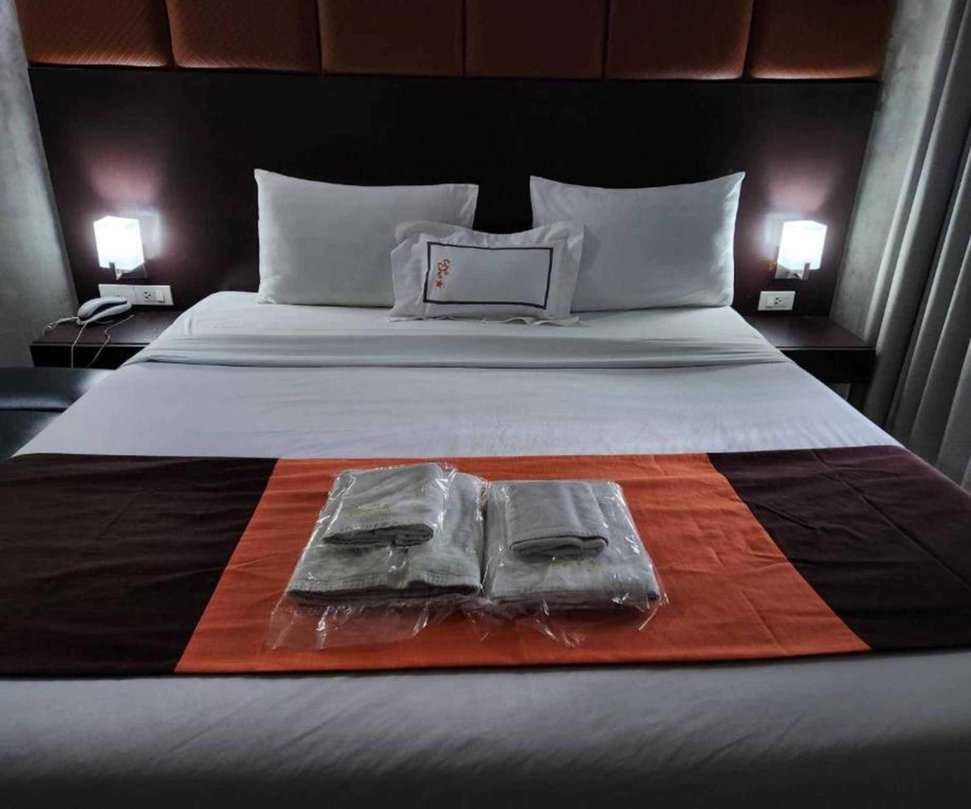 Collection O The Bangkok Cha Cha Suite Екстер'єр фото