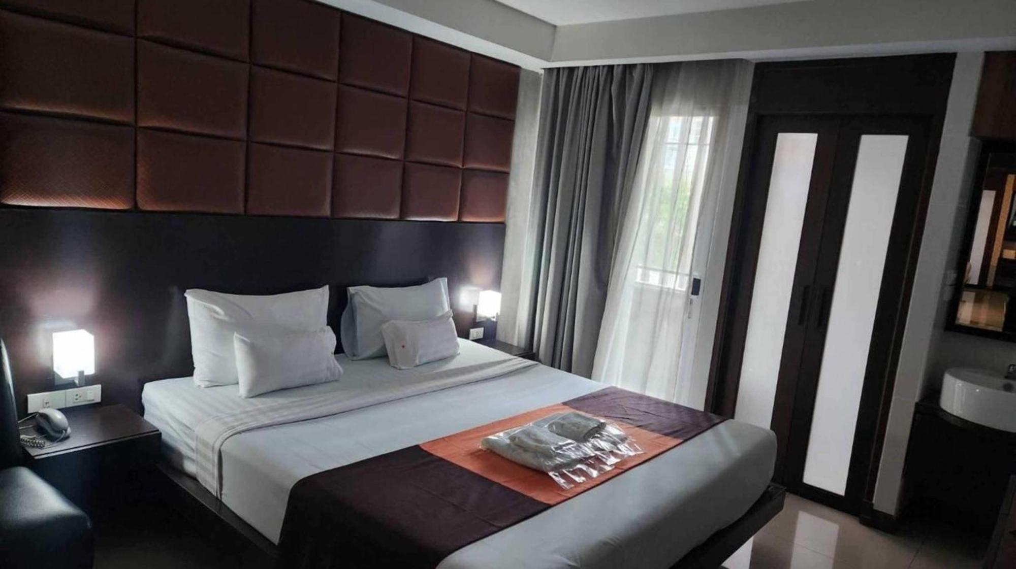 Collection O The Bangkok Cha Cha Suite Екстер'єр фото