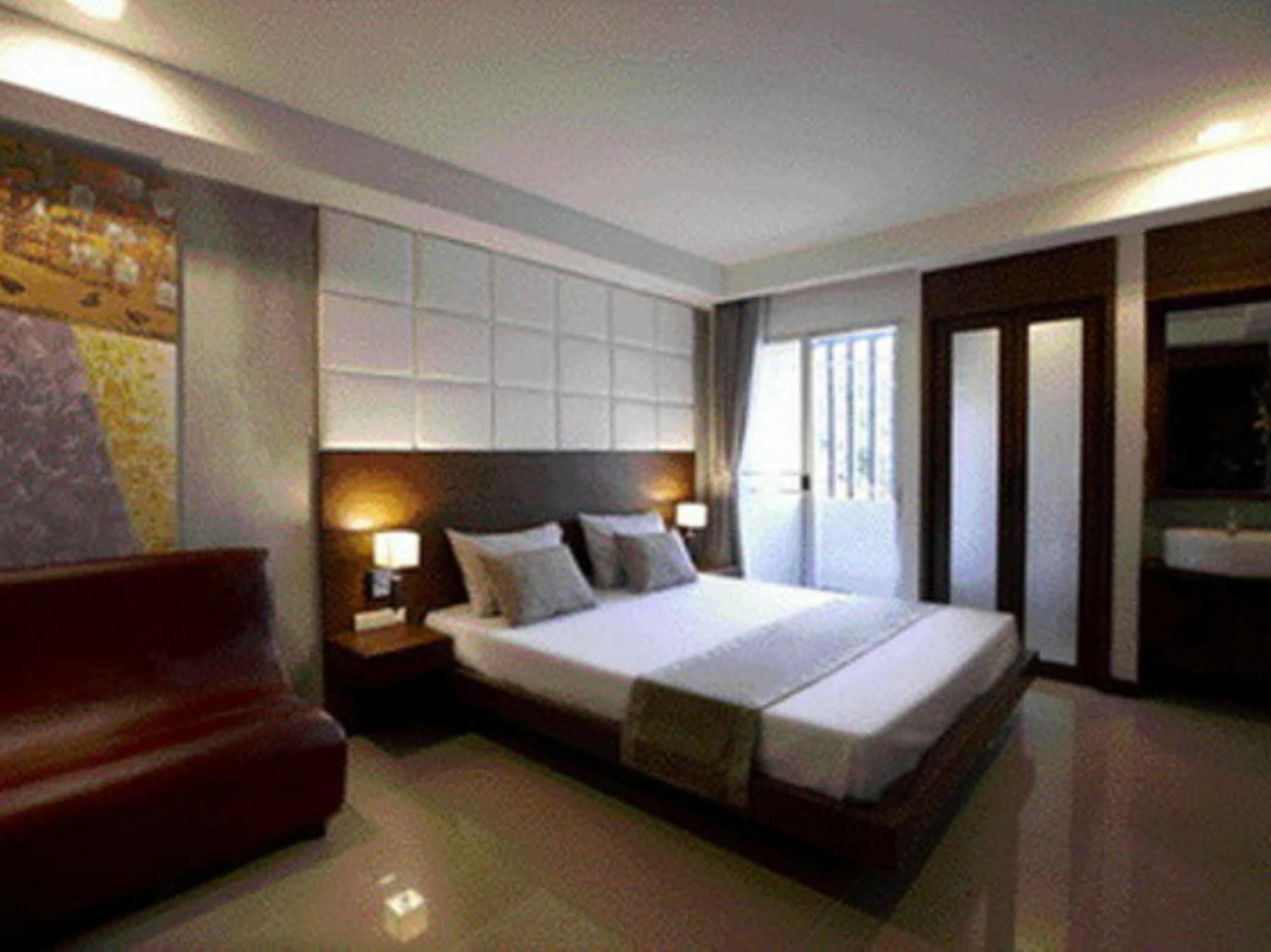 Collection O The Bangkok Cha Cha Suite Екстер'єр фото